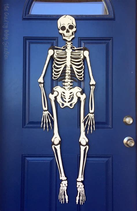 How to Make a Skeleton Halloween Decoration for the Front Door - The Crafty Blog Stalker