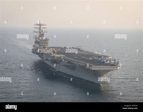 The aircraft carrier USS Nimitz (CVN 68 Stock Photo - Alamy