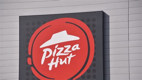 Is Pizza Hut Open on Christmas 2023? - Pizza Hut Holiday Hours