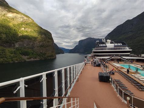 How to Choose Cruises to Norwegian Fjords