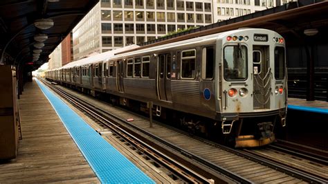 Passenger on Chicago train gets doused with chemicals | Fox News