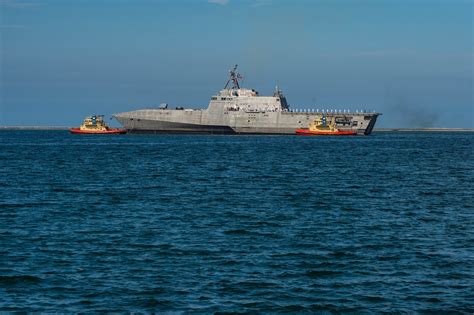 Littoral Combat Ship USS Gabrielle Giffords Arrives In San Diego After ...