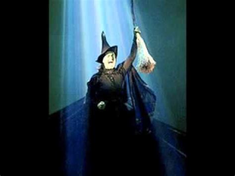 Defying Gravity (Idina Menzel - Wicked - Broadway - 2003/10/28) - YouTube