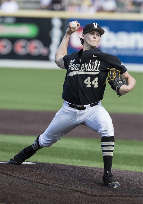 Wright blanks Gators on three hits - Vanderbilt University Athletics