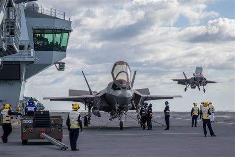 First British F-35B land onboard HMS Queen Elizabeth - Naval News