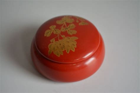 Urushi lacquerware kogo incense container | Etsy | Tea ceremony, Tea room, Incense