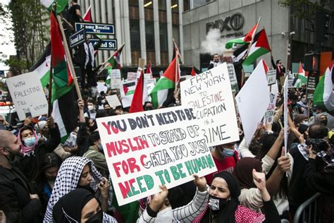 Pro-Palestine and Pro-Israel Protesters Clash as Cease-Fire Announced