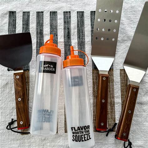 Traeger Flatrock Accessories Kit with Essentials - Sip Bite Go