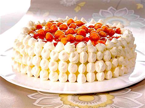 The Hirshon Finnish Cloudberry Cake - Lakkakakku - The Food Dictator