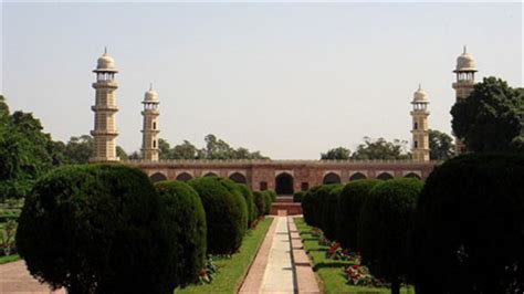 Tomb of Jahangir Attractions, Facts & History