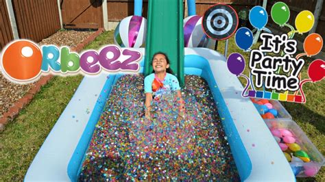 ORBEEZ POOL PARTY - WATER BALLOON BOMB FIGHT, Toys AndMe