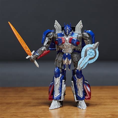 Transformers: The Last Knight Voyager Class Optimus Prime Official ...