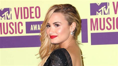MTV VMAs: Demi Lovato Wins for Positive Message, Stuns in Backless Dress | Fox News