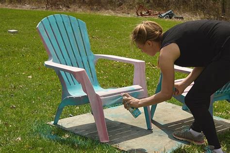 How to spray paint plastic chairs - The Vanderveen House