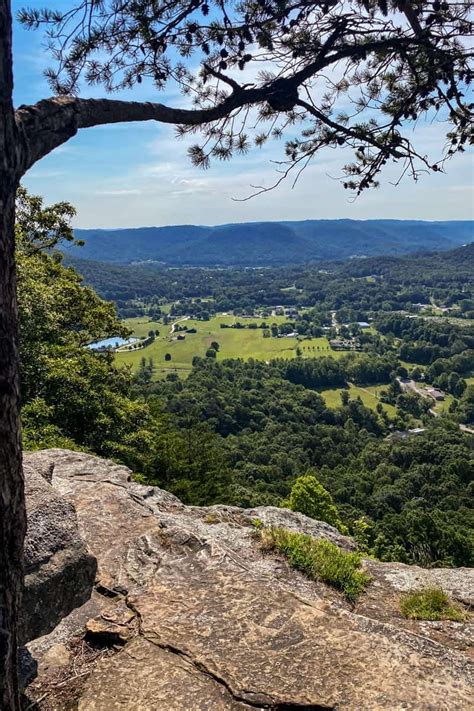 East Pinnacle Trail (Berea, Kentucky) - Champagne Tastes®