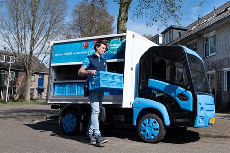 Albert Heijn gaat boodschappen bezorgen met elektrische minibusjes