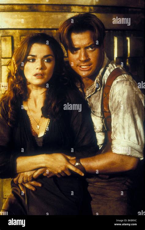 THE MUMMY RETURNS RACHEL WEISZ, BRENDAN FRASER MUMR 141 Stock Photo - Alamy