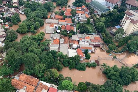 Jakarta flood death toll rises to 30 - Selangor Journal