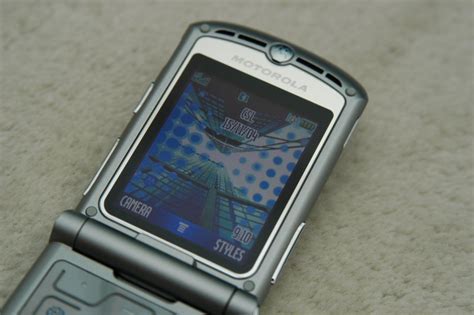 Motorola Razr V3 Review | theVooner.com