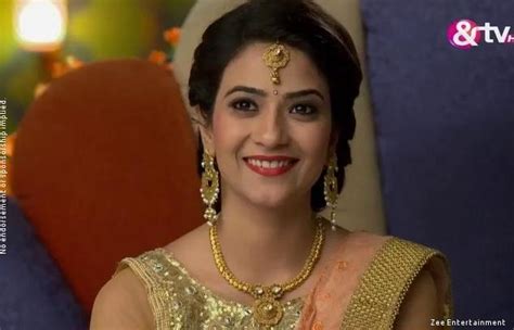 Aditi Sharma - Celebrity Style in Gangaa Episode 472, 2016 from Episode ...