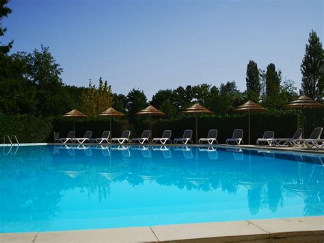 Campsite with a swimming pool for all in Dordogne (24)