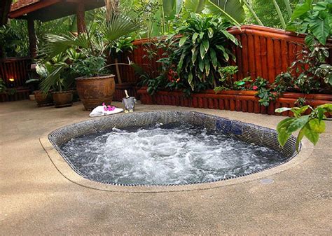 Outdoor Hot Tub Designs | Backyard Design Ideas