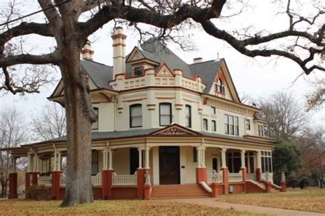 East Texas historic homes, home tours, locations, photographs and links