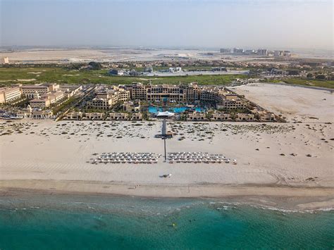 Aerial of Saadiyat Rotana Resort & … – License image – 71368889 Image ...