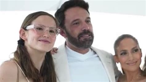 Is that Jennifer Garner posing with Ben Affleck, JLo at 4th July party ...