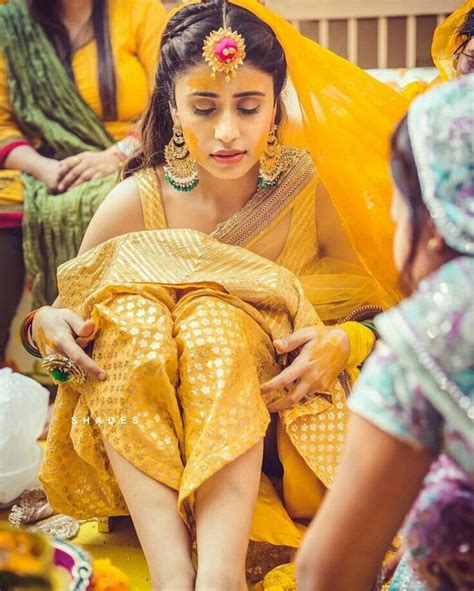 Pin by Rameshbhai Dhameliya Rameshbha on Couple shoot | Haldi ceremony ...