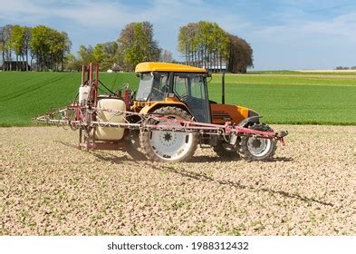 1,595 Insecticide Application Images, Stock Photos & Vectors | Shutterstock