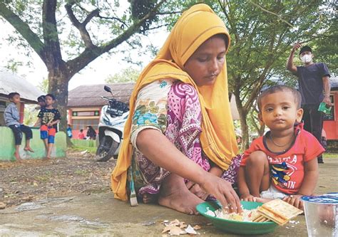 UN urges countries to help Rohingya at sea as hundreds land in Indonesia - World - DAWN.COM