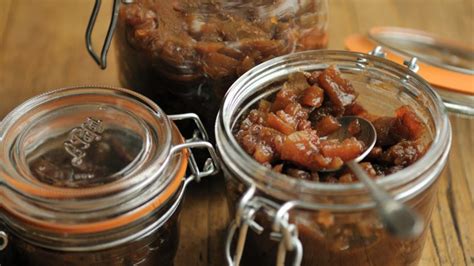 Spiced apple chutney recipe - BBC Food