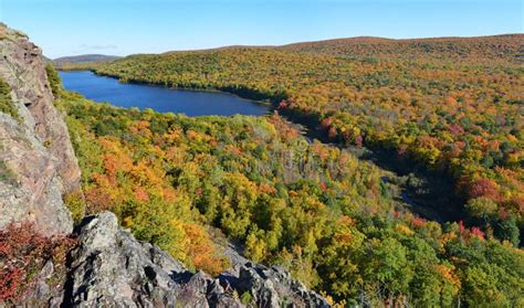 Lake of the Clouds in Fall Color Stock Image - Image of state, mountains: 27110653