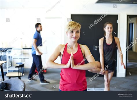 1,582 Office Workout Posture Office Images, Stock Photos, 3D objects, & Vectors | Shutterstock