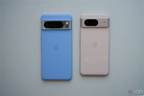 What colors does the Google Pixel 8 series come in?