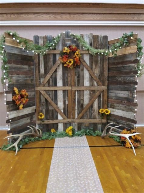 Hybrid backdrop Combine classic barnwood with X Barn Door Style | Door backdrops, Floral arch ...