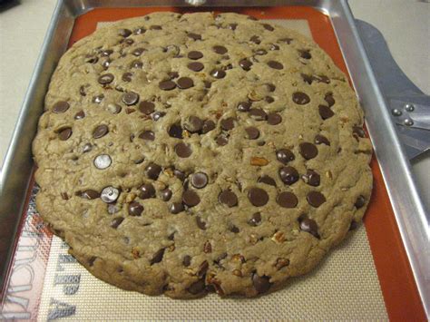 Midwest Baker: The Giant Cookie