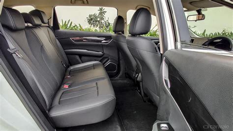 e6 Rear Seats Image, e6 Photos in India - CarWale