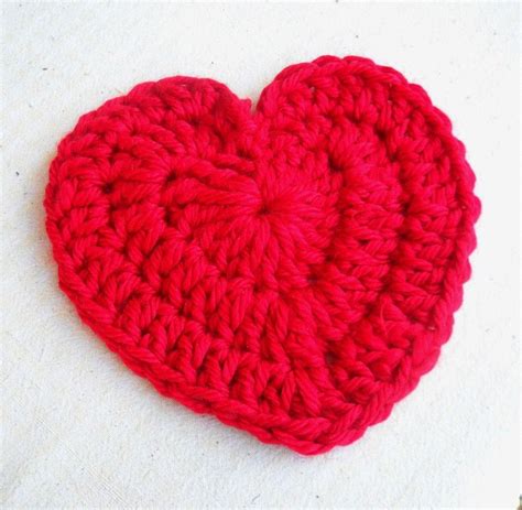 Large crochet heart | Crochet heart pattern, Valentines crochet ...