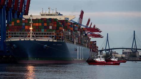 Containerschiff: Superschiff „MOL Triumph“ erreicht Hamburger Hafen - WELT