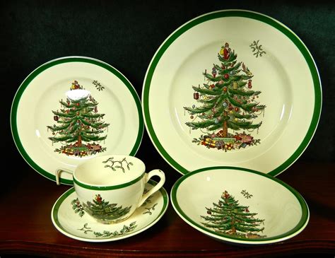 My Spode Christmas Tree pattern | Spode christmas tree, Dinner plates, Dinner dishes