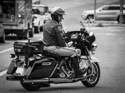 California Highway Patrol motorcycle officer, 2014 [1842 x 1369] : r/policeporn