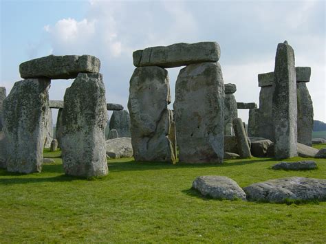 File:Stonehenge Closeup.jpg - Wikipedia