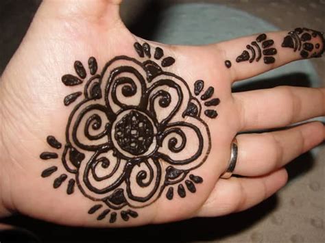 A Collection of Simple Mehndi Designs for Ladies – SheIdeas