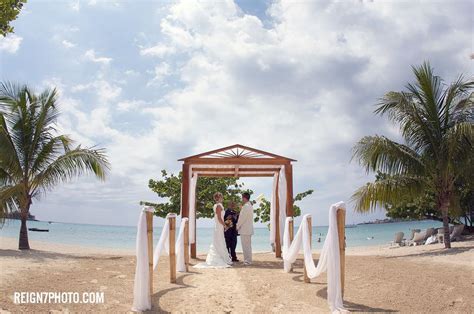 Couples Negril wedding in Jamaica... photos by Reign 7 Studios. AMAZING ...