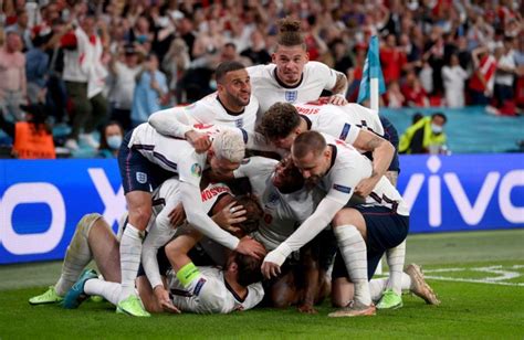 England battle into Euro 2020 final as Southgate buries semi-final ...