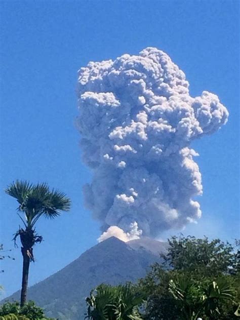 Merapi Volcano Eruption by MillerTheCockroach on DeviantArt