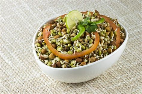 Recipe: Sprouts Salad - Blog - HealthifyMe