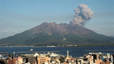 Japan's Sakurajima volcano due for major eruption within 30 years, say scientists - BBC News